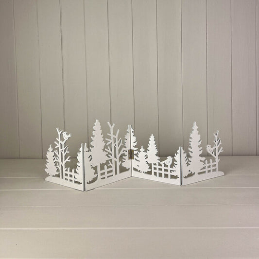 White Wooden Christmas Scene Display (18.5cm)